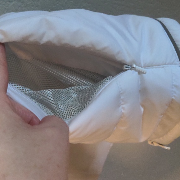 Denver Broncos Cutter & Buck White zip up puffy vest, small - Picture 10 of 10